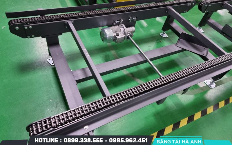 Băng tải xích thể hiện sức mạnh vượt trội trong các ứng dụng công nghiệp nặng
