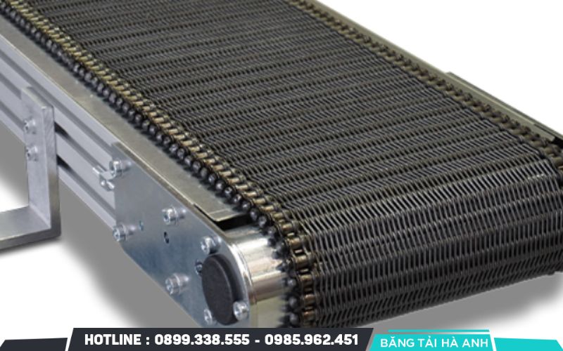 Băng tải xích hoạt động dựa trên nguyên lý truyền động bằng nhông xích