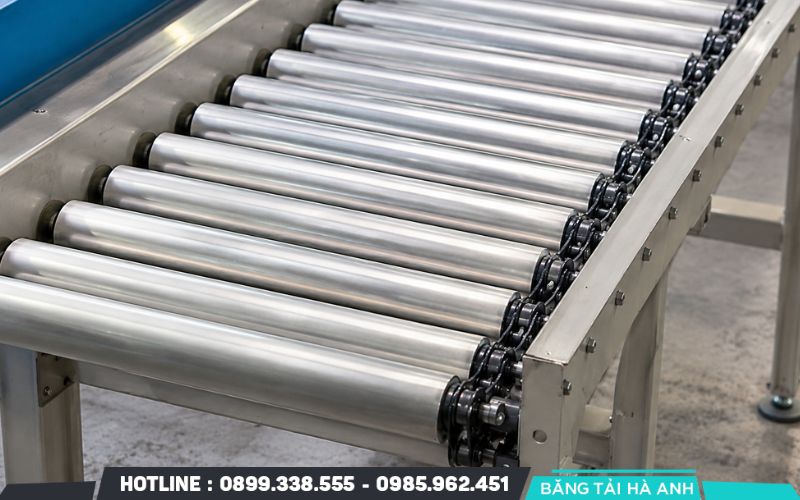 Không gian nhà xưởng quyết định trực tiếp đến thiết kế và phương án lắp đặt băng tải con lăn truyền động