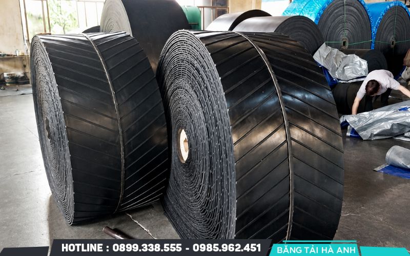 Băng tải chịu axit là loại băng tải được thiết kế riêng để vận chuyển các vật liệu có tính axit