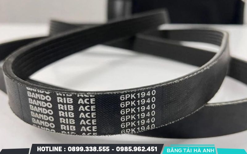 Các chữ cái in trên dây curoa thường đại diện cho hình dáng thiết diện và kích thước bản rộng của sản phẩm