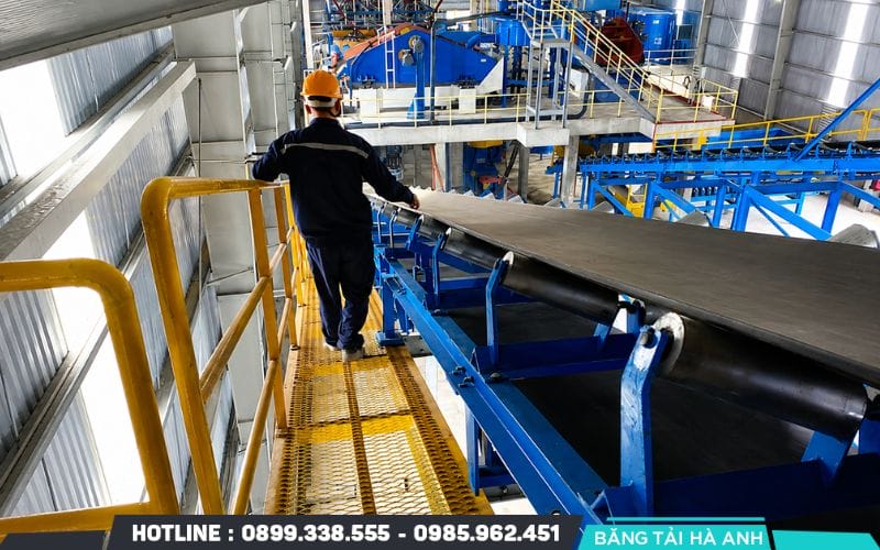 Tính lực kéo tổng (F) cho băng tải nghiêng
