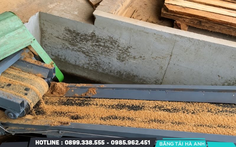Mùn cưa tươi chứa hàm lượng nước cao nên có tỷ trọng lớn hơn nhiều so với mùn cưa khô