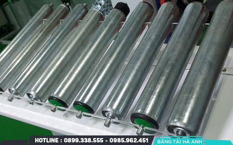 Vỏ con lăn thường có dạng hình trụ tròn và được gia công từ thép mạ kẽm, inox 304 hoặc nhựa PVC cao cấp
