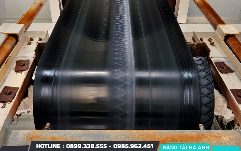 Quan sát hiện tượng trượt hoặc lệch dây băng tải
