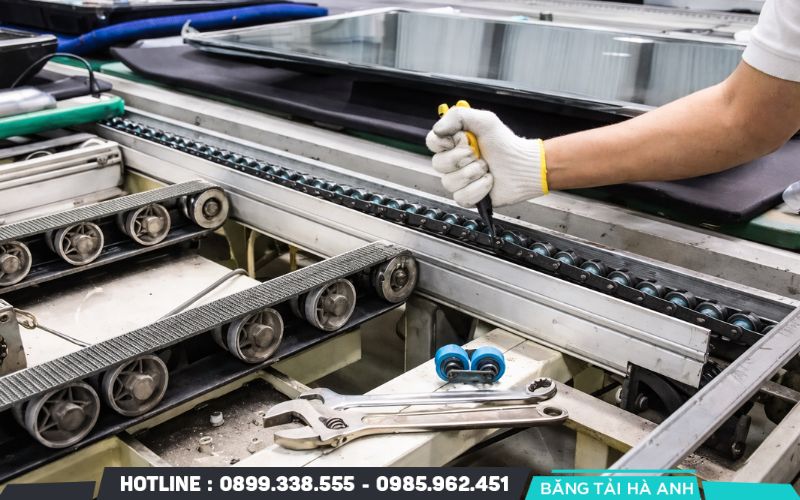 Siết chặt các bu lông, ốc vít bị lỏng do rung động cơ khí