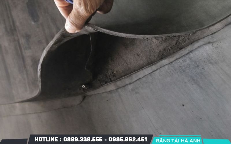Kiểm tra tình trạng dây băng tải và các vị trí mối nối 