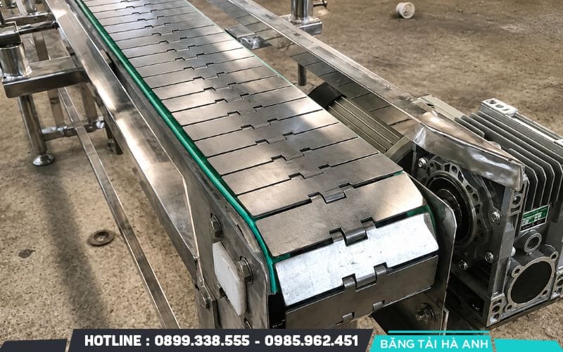 Vật liệu kim loại mang lại cho dòng xích tải này những lợi thế vượt trội về độ bền và khả năng chịu lực