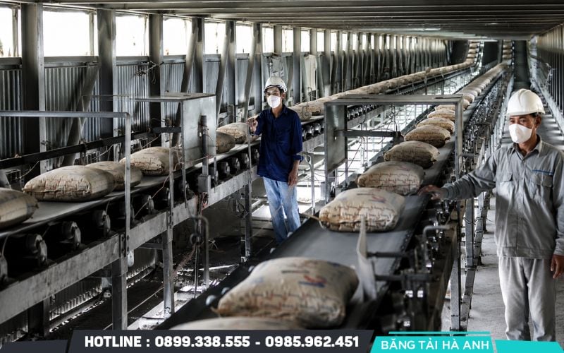 Ngành công nghiệp nặng, luyện kim, xi măng và hóa chất nên chọn băng tải cao su
