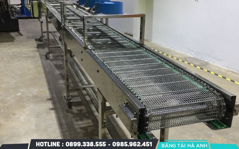 Băng tải inox là hệ thống vận chuyển hàng hóa sử dụng khung được chế tạo từ thép không gỉ