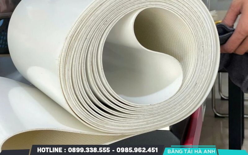 Bề mặt PU có độ nhẵn cao, ít bám bụi và dễ vệ sinh sau quá trình vận hành