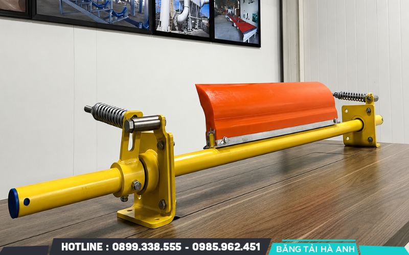 Gạt băng tải sơ cấp
