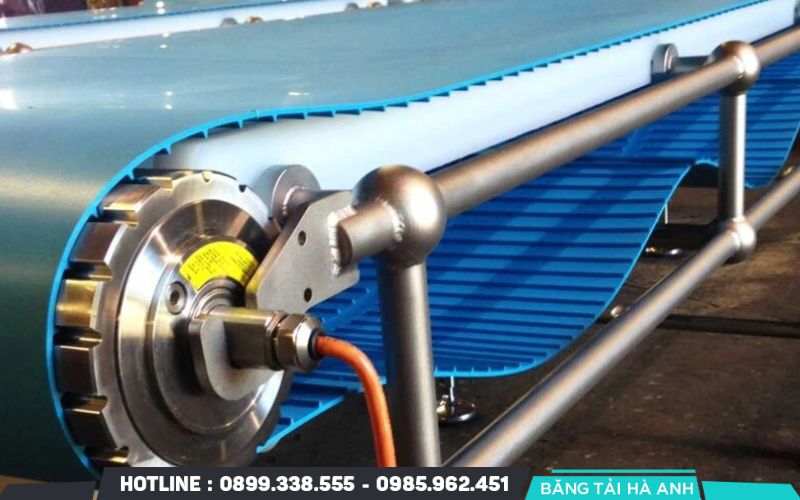 Công suất, mô-men xoắn và tỷ số truyền luôn có mối quan hệ chặt chẽ trong hệ thống truyền động băng tải