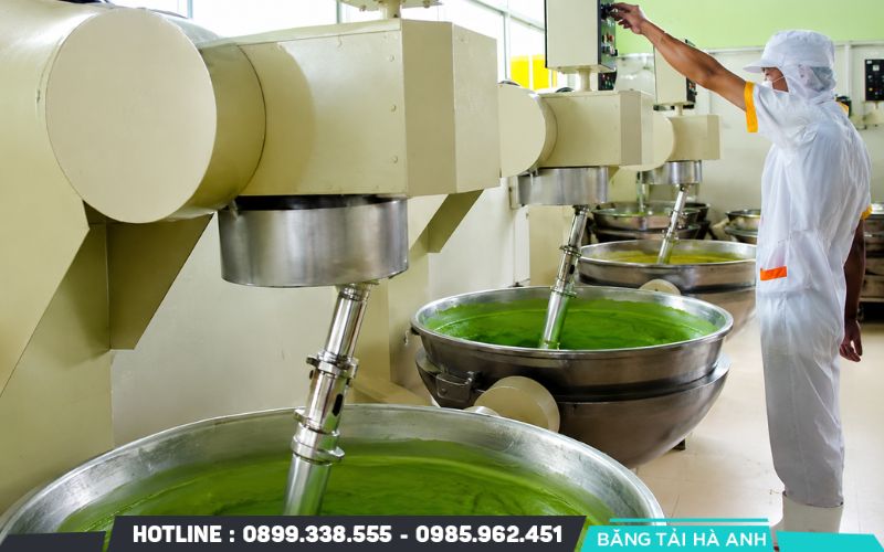 Các thiết bị tự động có thể đảm nhiệm nhiều công đoạn như trộn nguyên liệu, chia bột