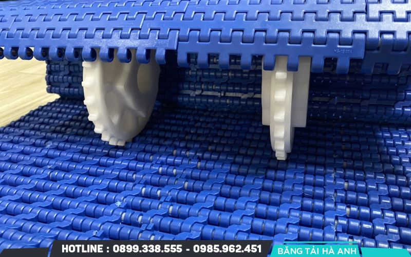 Băng tải nhựa được sử dụng phổ biến trong các ngành yêu cầu khả năng chống ẩm, chống ăn mòn
