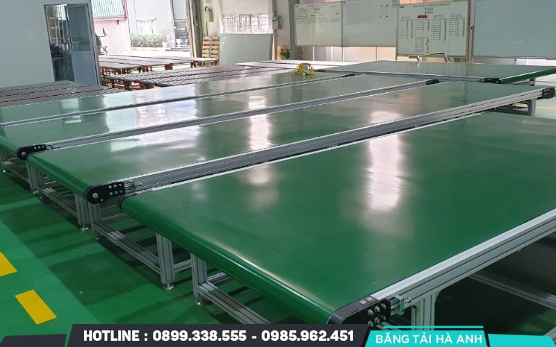 Băng tải thường xuyên chạy lệch là dấu hiệu cho thấy hệ thống đã xuất hiện vấn đề về độ ổn định vận hành