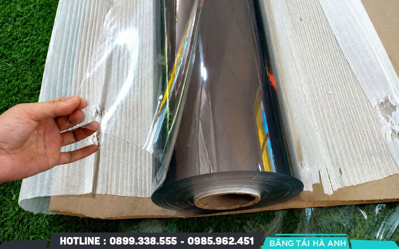 PVC dẻo được bổ sung chất hóa dẻo trong quá trình sản xuất nhằm tăng độ mềm và tính linh hoạt của vật liệu
