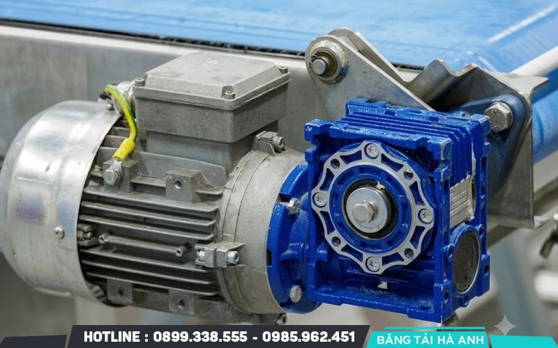 Khu vực khớp nối giữa động cơ và hộp giảm tốc