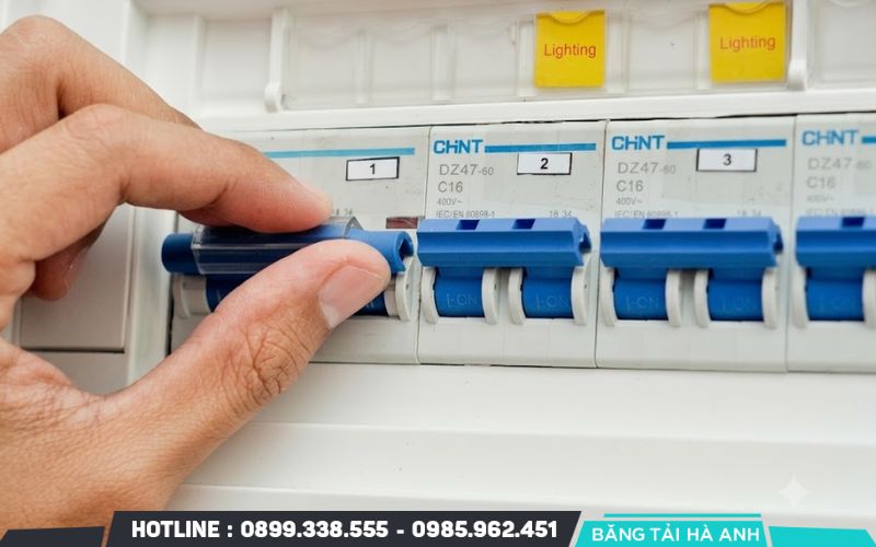 Nhiều người chỉ tắt aptomat hoặc cầu dao điện mà không lắp khóa LOTO tại điểm cách ly nguồn năng lượng