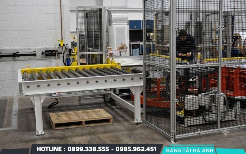 Rào chắn phải được thiết kế theo khoảng cách an toàn để ngăn người vận hành tiếp cận các bộ phận đang chuyển động