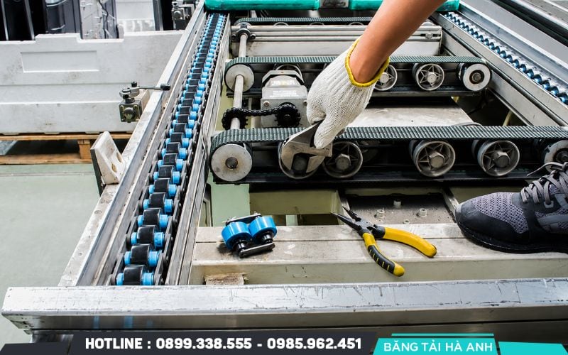 Bảo trì băng tải hằng tháng yêu cầu đánh giá chi tiết hơn về tình trạng của các cụm thiết bị chính