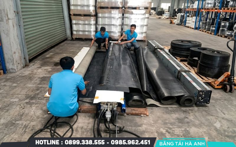Băng tải chạy lệch là lỗi thường gặp khi bảo trì hệ thống băng tải tự động