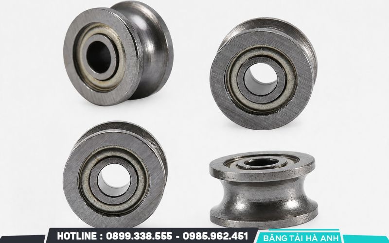Con lăn dẫn hướng là thiết bị được lắp ở hai bên mép dây băng hoặc tại các vị trí dễ phát sinh hiện tượng lệch băng
