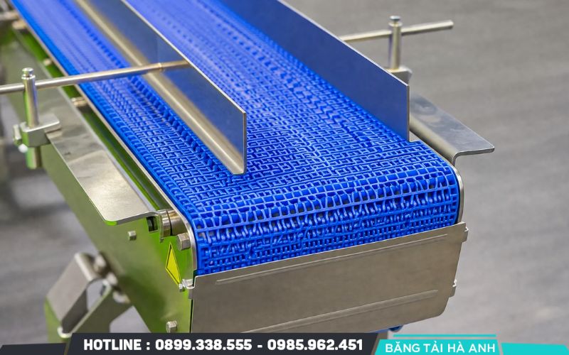 Thiết bị dẫn hướng và căn chỉnh băng tải giúp kiểm soát hướng chuyển động của dây băng