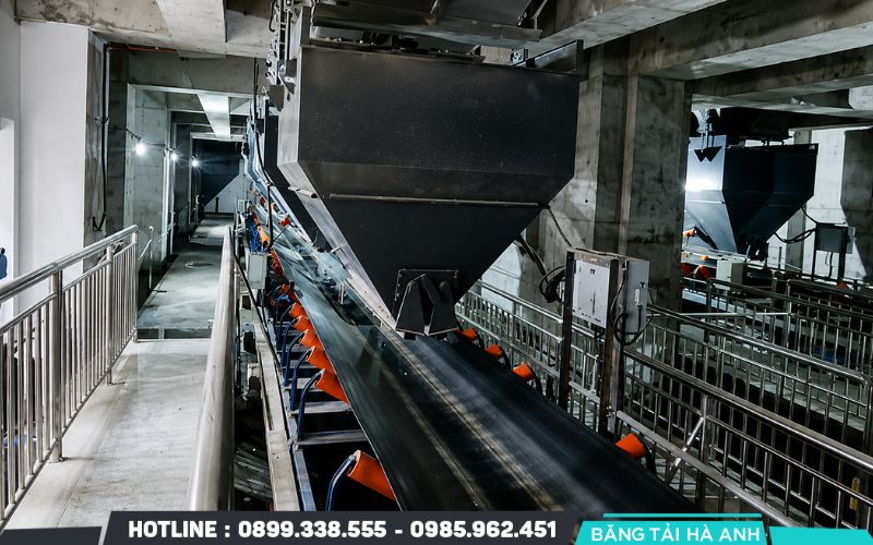 Băng tải cần trang bị các biện pháp bảo vệ phù hợp với mức độ rủi ro của từng môi trường