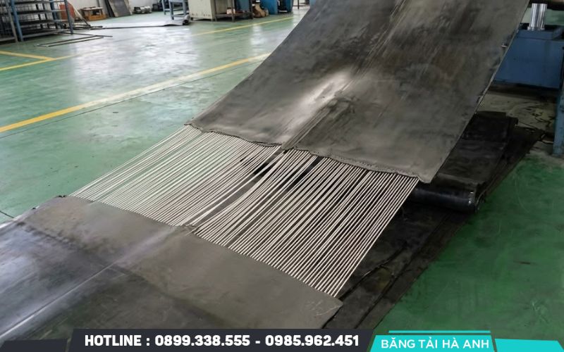 Băng tải cao su lõi thép