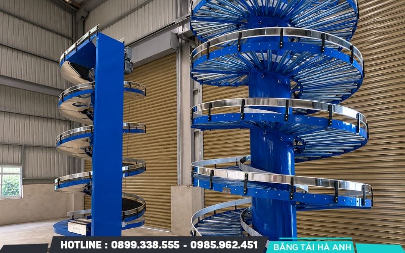 Băng tải xoắn ốc là hệ thống vận chuyển sử dụng dây băng hoặc cấu trúc tải chuyển động theo đường xoắn quanh một trục trung tâm