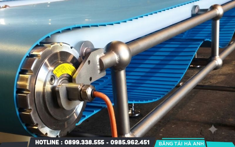 Khảo sát môi trường làm việc và điện áp vận hành để chọn mortor băng tải phù hợp