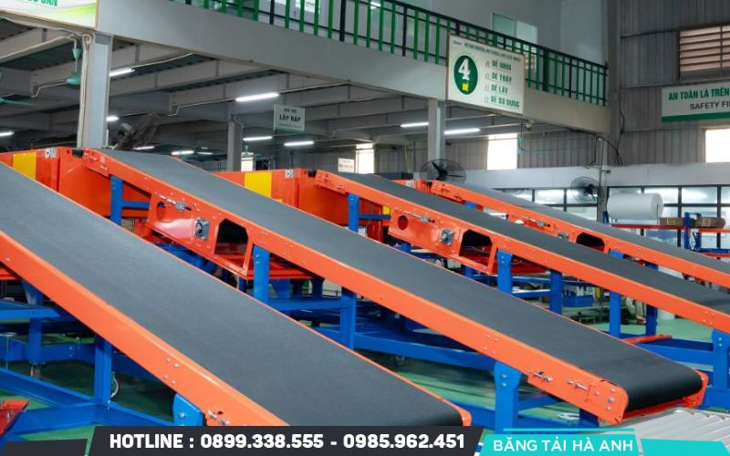 Chi phí vận chuyển, lắp đặt và chạy thử cũng ảnh hưởng đến giá băng tải