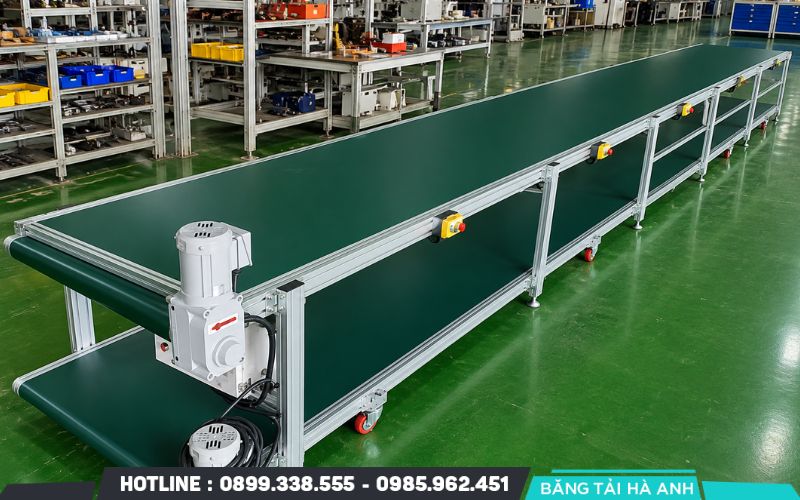 Băng tải PVC có lợi thế về chi phí đầu tư và phù hợp với nhiều dây chuyền vận chuyển thông thường