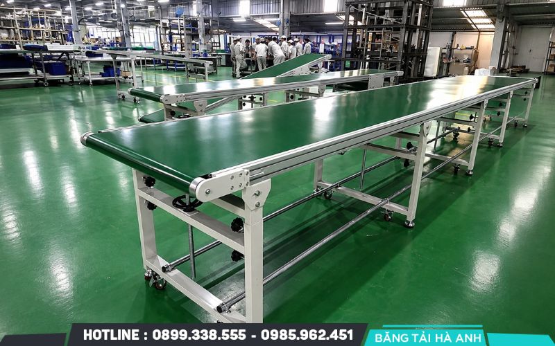 Giá dây băng tải PVC thường được tính theo m²