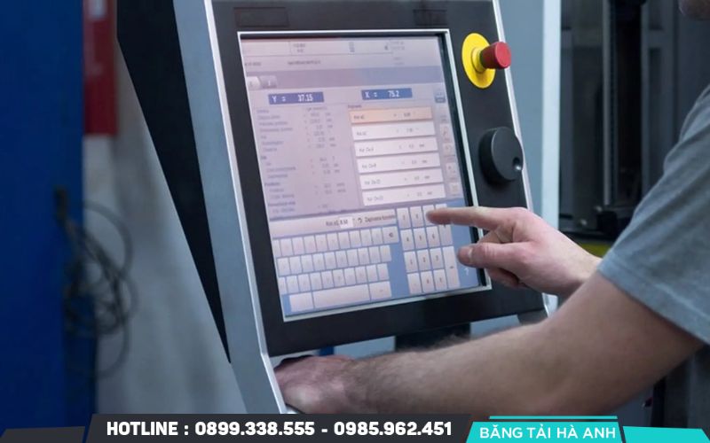 HMI là viết tắt của Human-Machine Interface, có nghĩa là giao diện người – máy