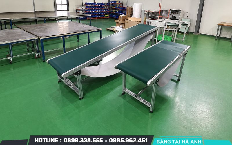 Độ bền của băng tải PVC phụ thuộc vào cấu trúc băng, chất lượng lớp phủ, tải trọng và điều kiện vận hành