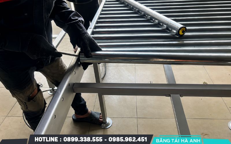 Kỹ thuật viên cần thay thế linh kiện đúng thời điểm