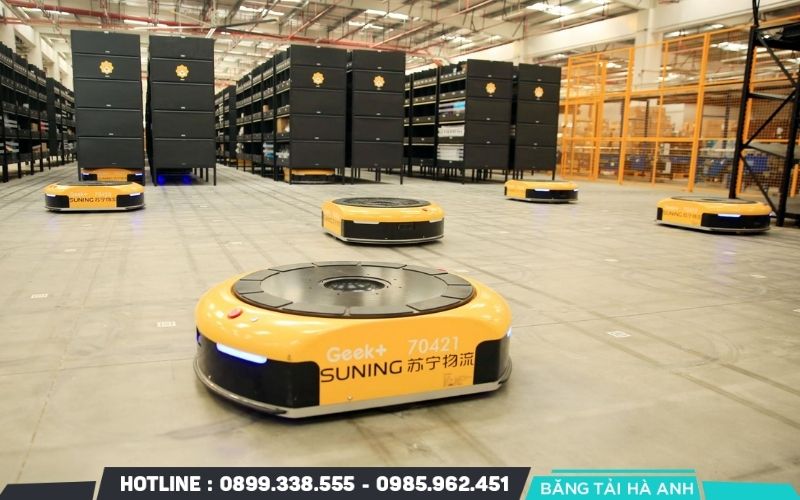 AGV di chuyển theo tuyến hoặc phương thức dẫn đường được thiết lập trước