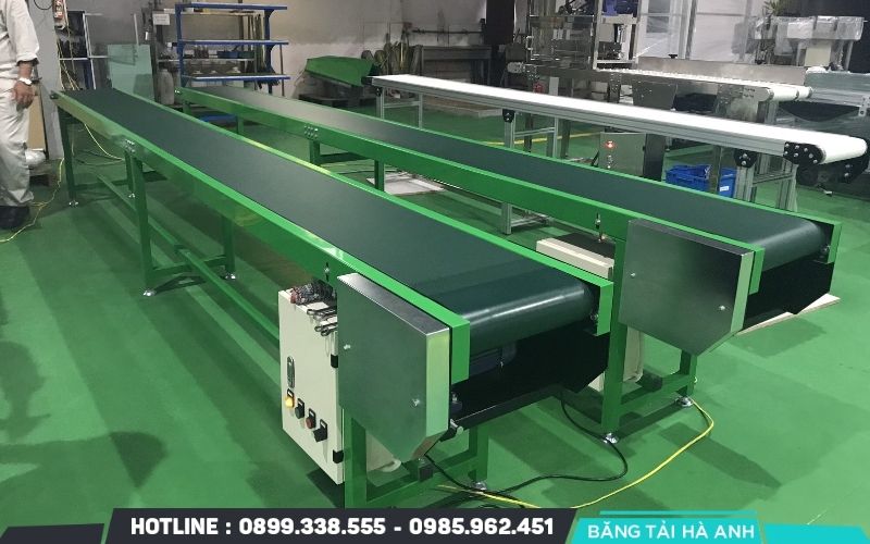 Băng tải phù hợp với các nhà máy có luồng vận chuyển ổn định và cần duy trì năng suất liên tục