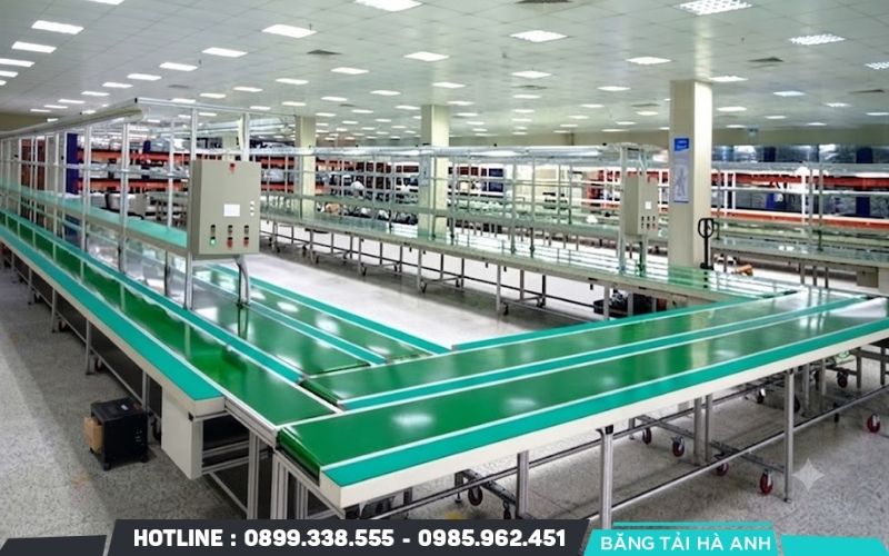 Băng tải phù hợp với hệ thống có tuyến vận chuyển rõ ràng giữa các công đoạn