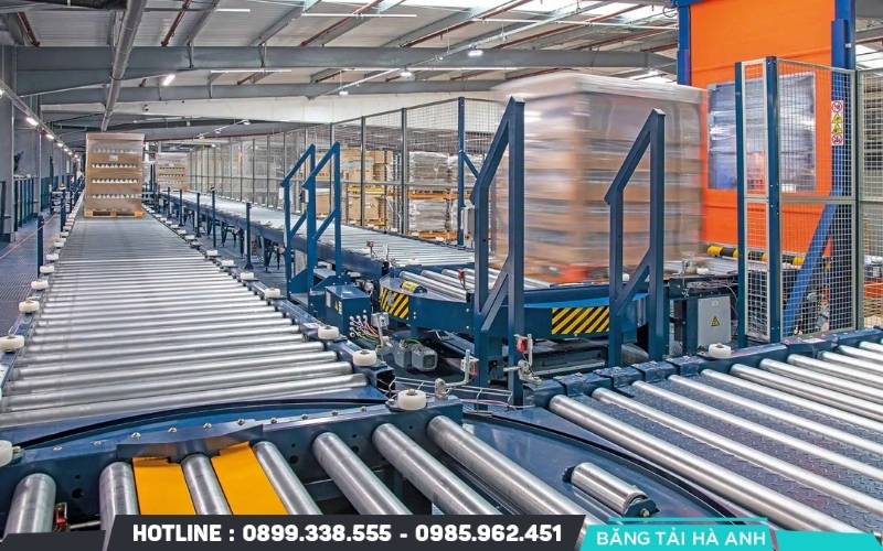 Băng tải giúp doanh nghiệp hạn chế sự phụ thuộc vào nhân công ở những công đoạn lặp đi lặp lại
