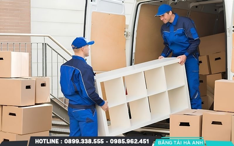 Chi phí nhân công cho việc bốc xếp và di chuyển hàng hóa thủ công chiếm tỷ trọng lớn trong ngân sách