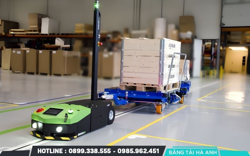 AGV phù hợp khi hàng hóa cần được vận chuyển nhiều lần giữa các khu vực trong nhà máy hoặc kho