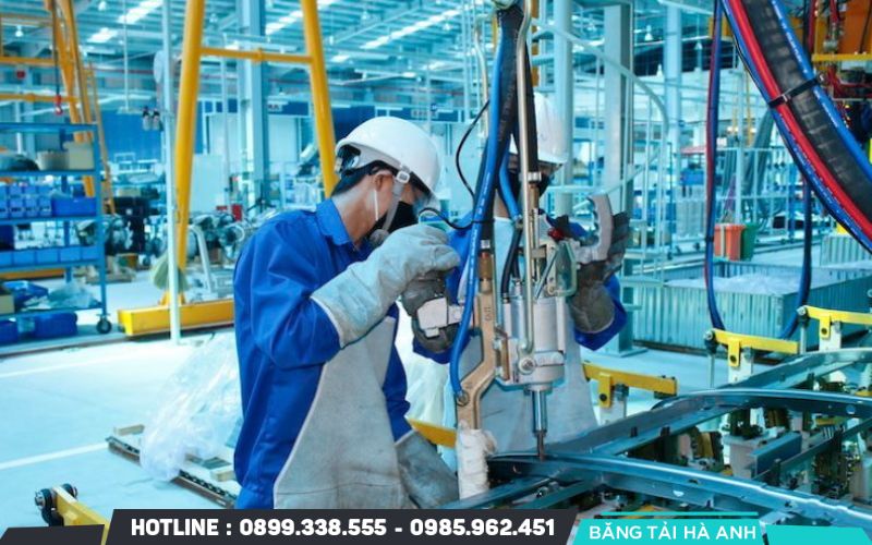 Kỹ sư tiến hành tái bố trí mặt bằng, chuẩn hóa lại chuỗi thao tác và cân bằng lại tải trọng công việc giữa các trạm
