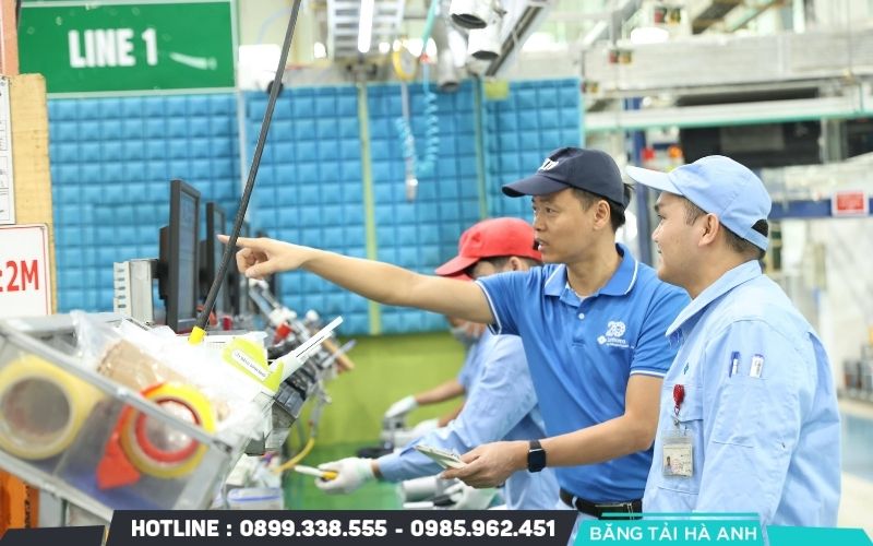 Vận hành thủ công là phương thức sản xuất trong đó người lao động trực tiếp thực hiện và kiểm soát