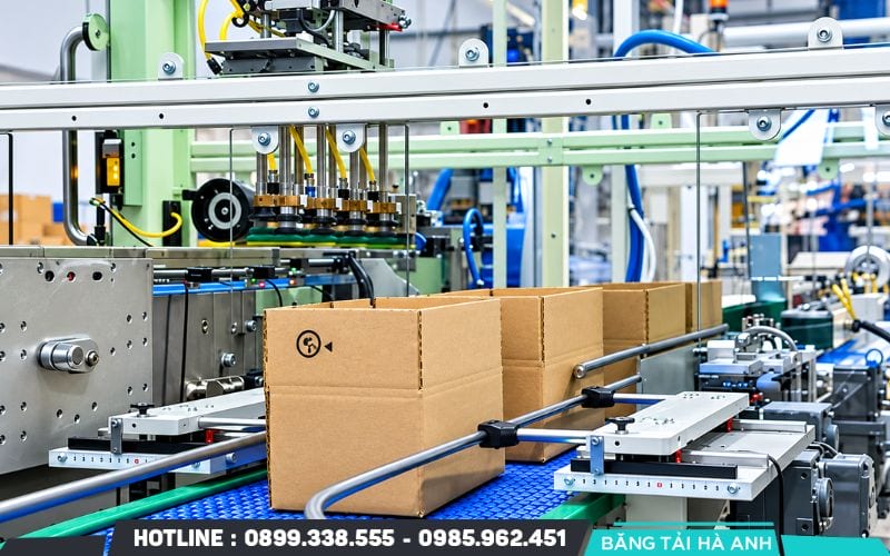 Tự động hóa khâu đóng gói sử dụng máy móc, robot và phần mềm điều khiển để hoàn thiện sản phẩm