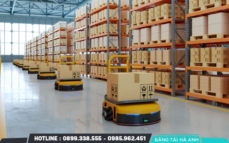 Tự động hóa vận chuyển nội bộ là việc sử dụng thiết bị, robot, phần mềm điều khiển và hệ thống kết nối để tự động di chuyển nguyên vật liệu