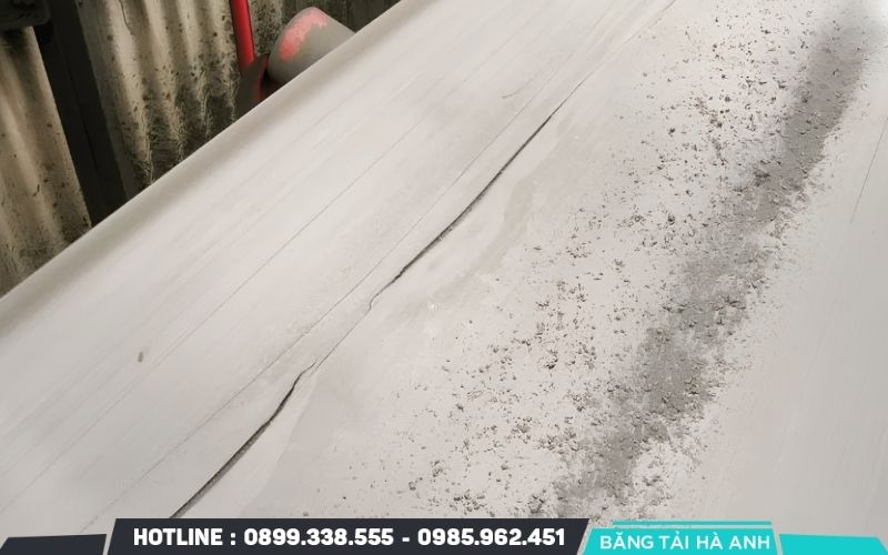 Bề mặt dây băng xuất hiện nếp gấp hoặc phồng rộp