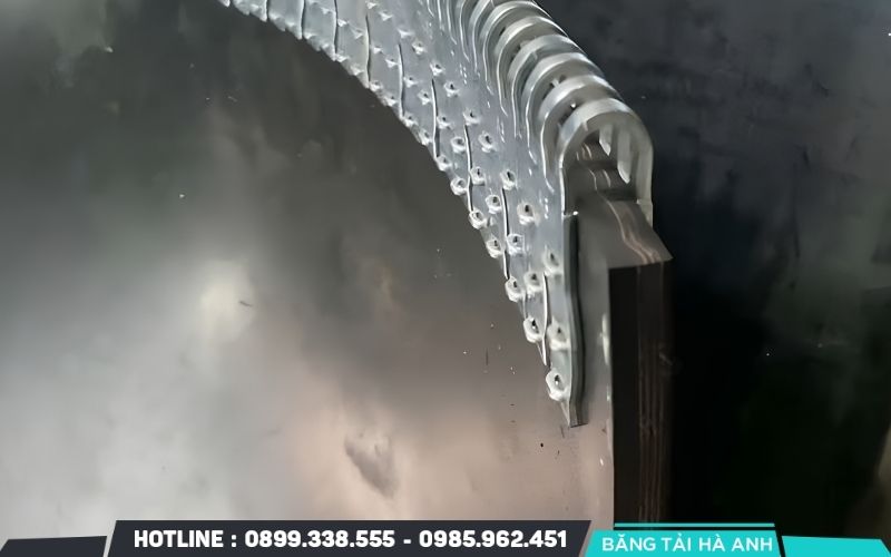 Kiểm tra mối nối và tình trạng biến dạng của dây băng